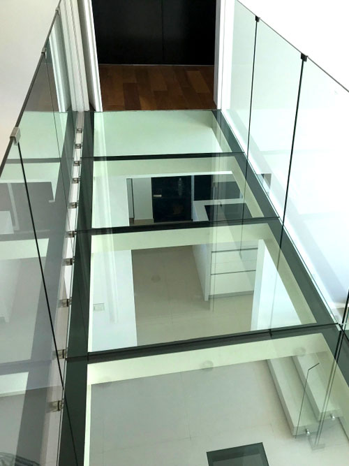 Passerelle en verre